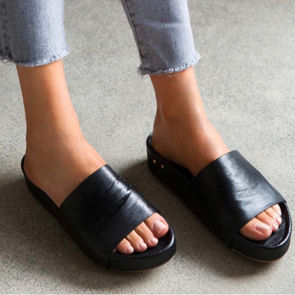 beek Black Leather Sandals